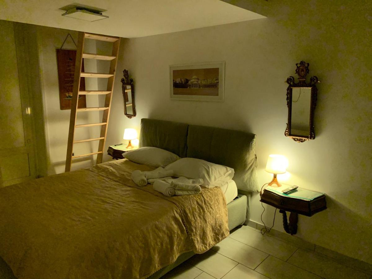 La Casa Di Hoby Daire Napoli Dış mekan fotoğraf
