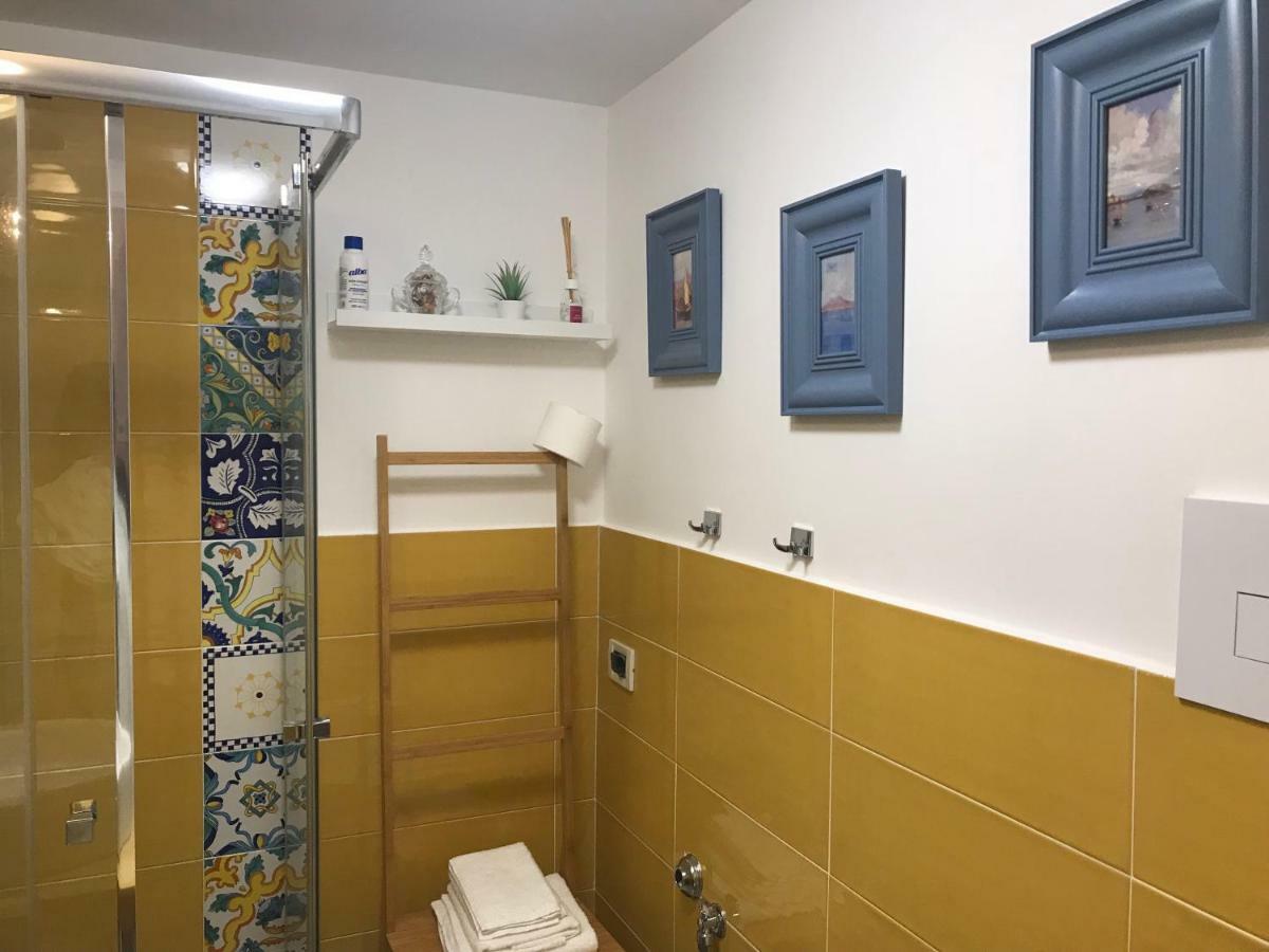 La Casa Di Hoby Daire Napoli Dış mekan fotoğraf